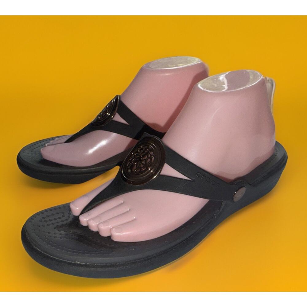 Womens Crocs Sanrah Gold Medallion Wedge Flipflop Sandals Sz 10